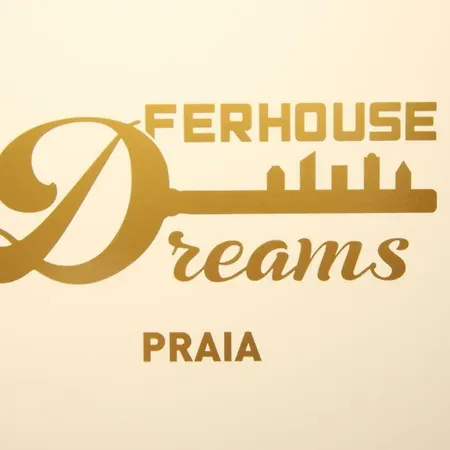 Ferhousedreams-praia נאזרה